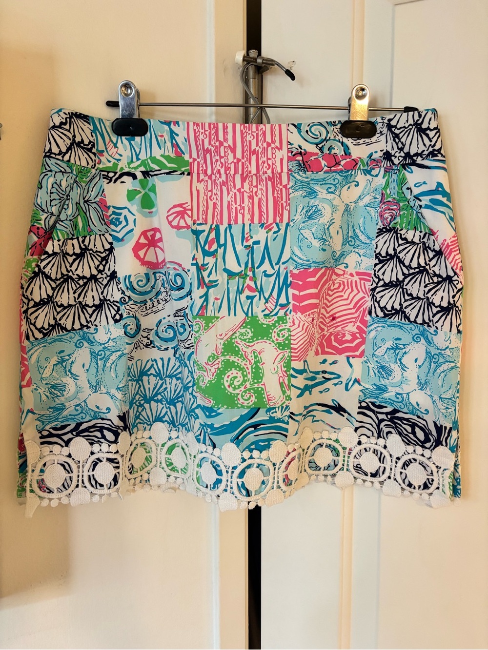 Cute Lilly Pulitzer patchwork print Skort, skirt with cotton shorts built in. 🐋